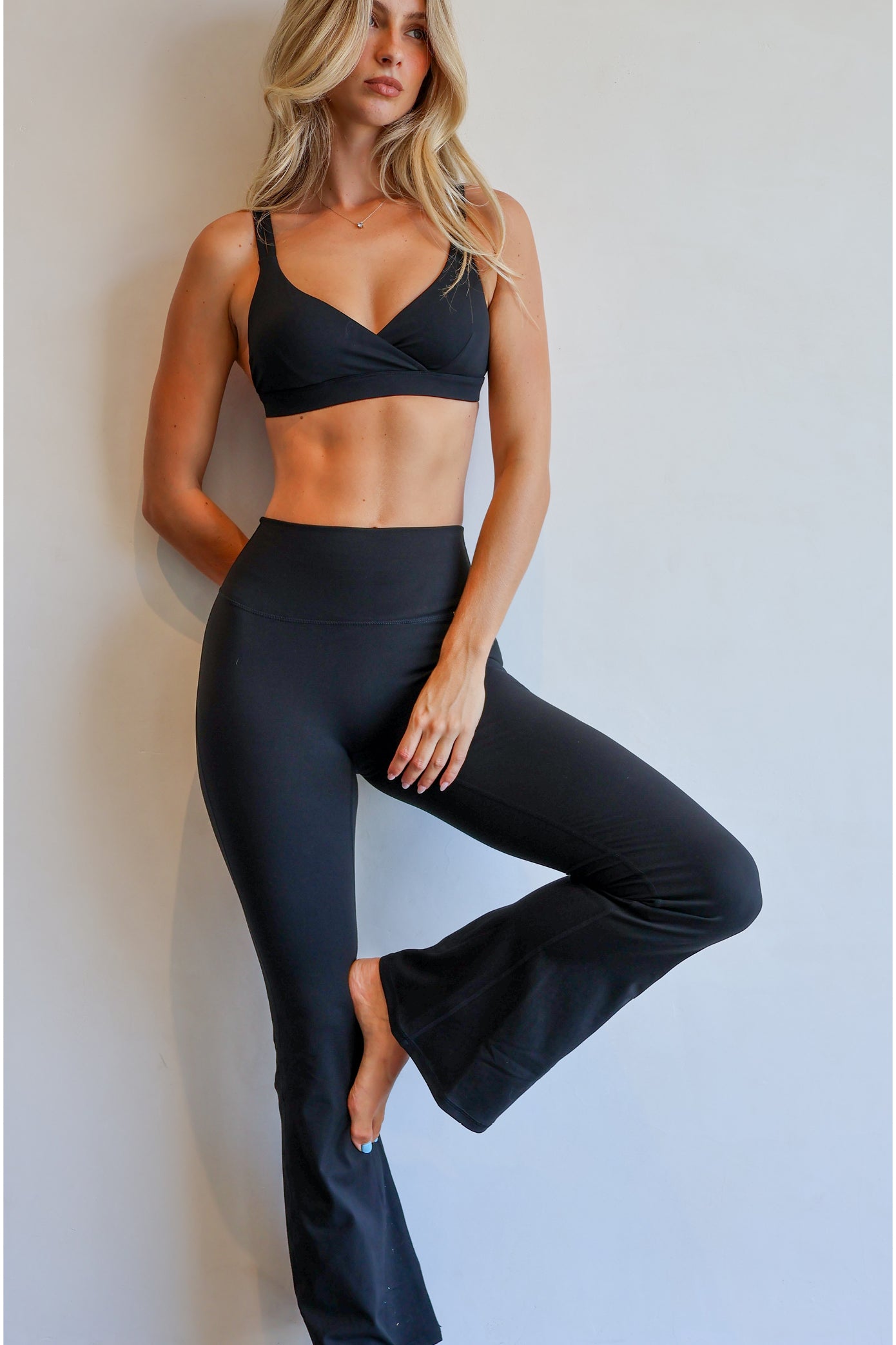Evie Bralet - Black