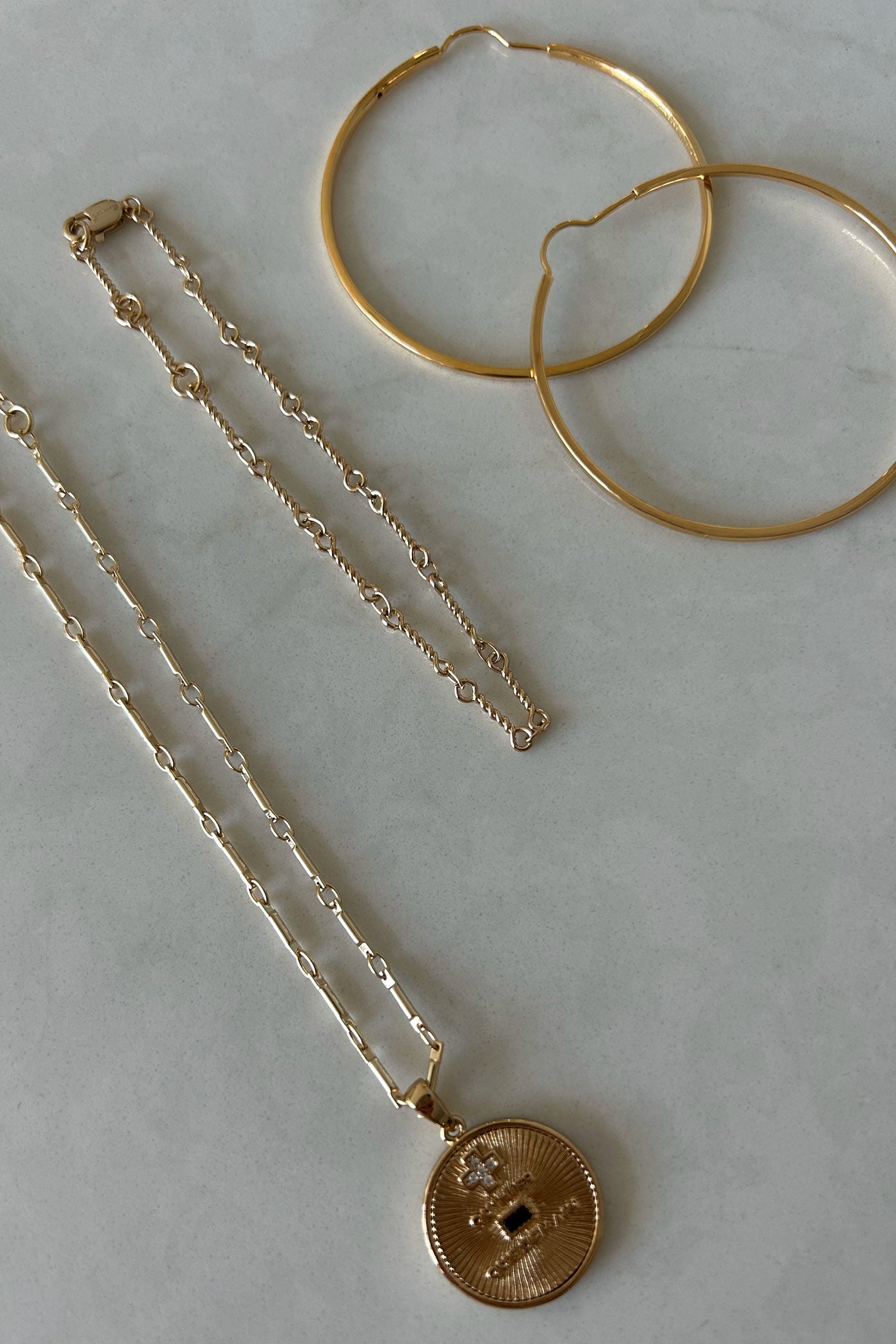 Que Pendant & Necklace - Gold - Cleo Harper