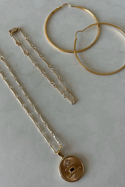 Que Pendant & Necklace - Gold - Cleo Harper